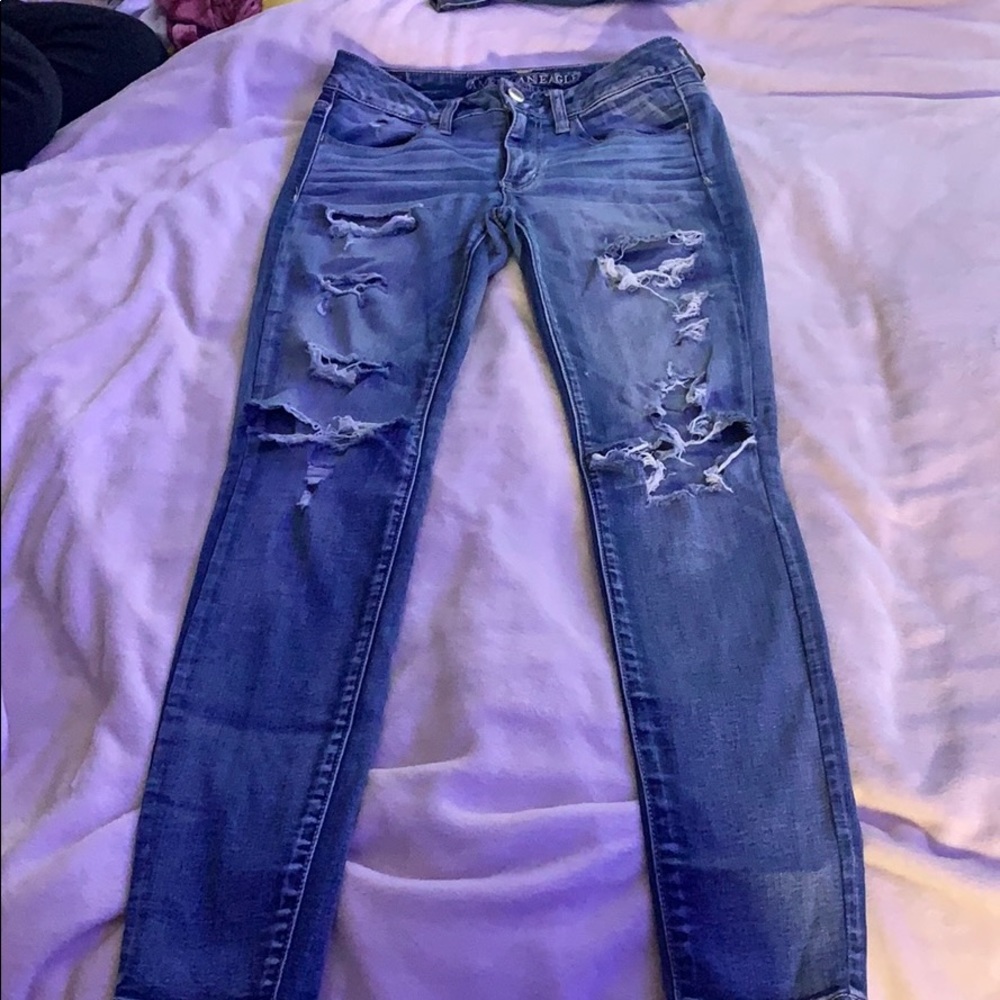 Distressed color jeans